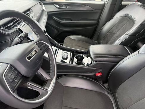 Used 2023 Jeep Grand Cherokee Altitude image 8