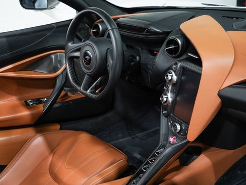 Used 2020 McLaren 720S Spider RWD image 10