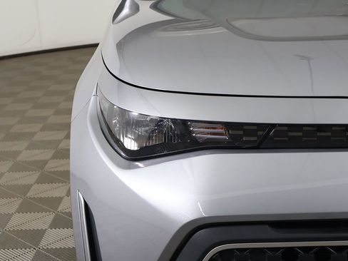 Used 2023 Kia Soul LX w/ LX Technology Package image 12