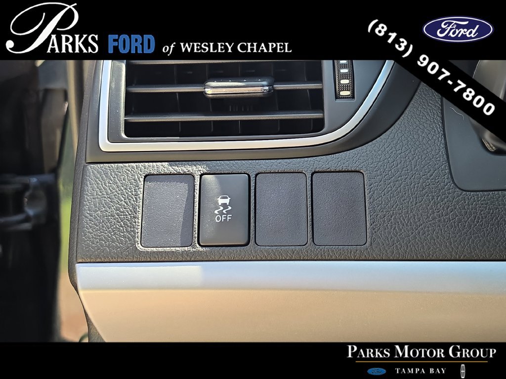 Used 2015 Toyota Camry SE FWD image 25