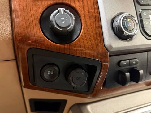 Used 2016 Ford F350 King Ranch w/ King Ranch w/Chrome Package AWD/4WD image 24