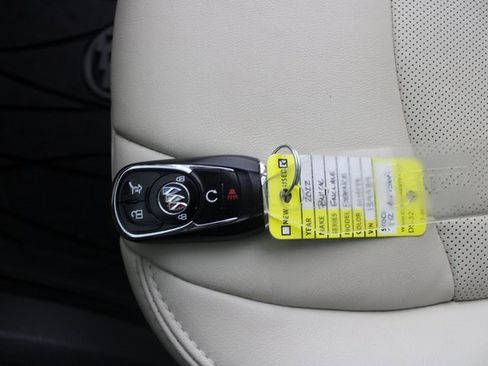 Used 2022 Buick Enclave Essence w/ Experience Buick Package image 9