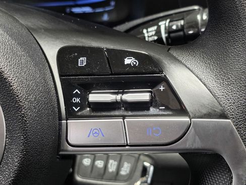 Certified 2025 Hyundai Elantra SE image 29