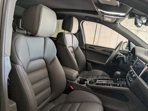 Used 2025 Porsche Macan image 20
