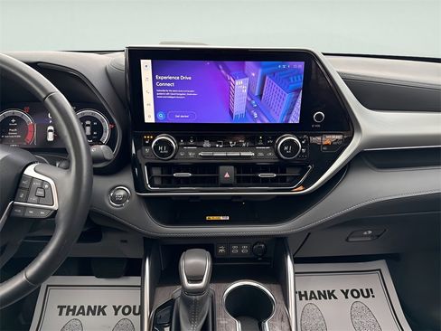 Used 2023 Toyota Highlander Limited image 15