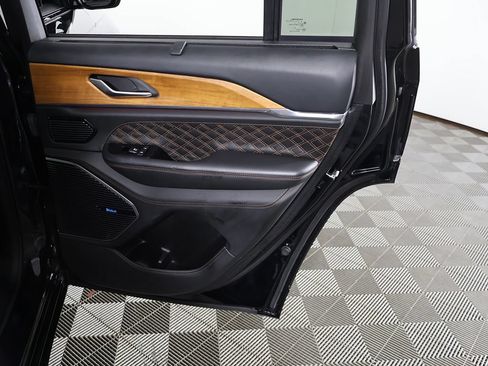Used 2023 Jeep Grand Cherokee Summit AWD/4WD image 31
