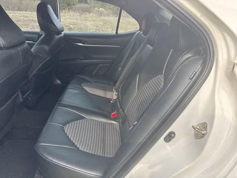 Used 2020 Toyota Camry SE image 11