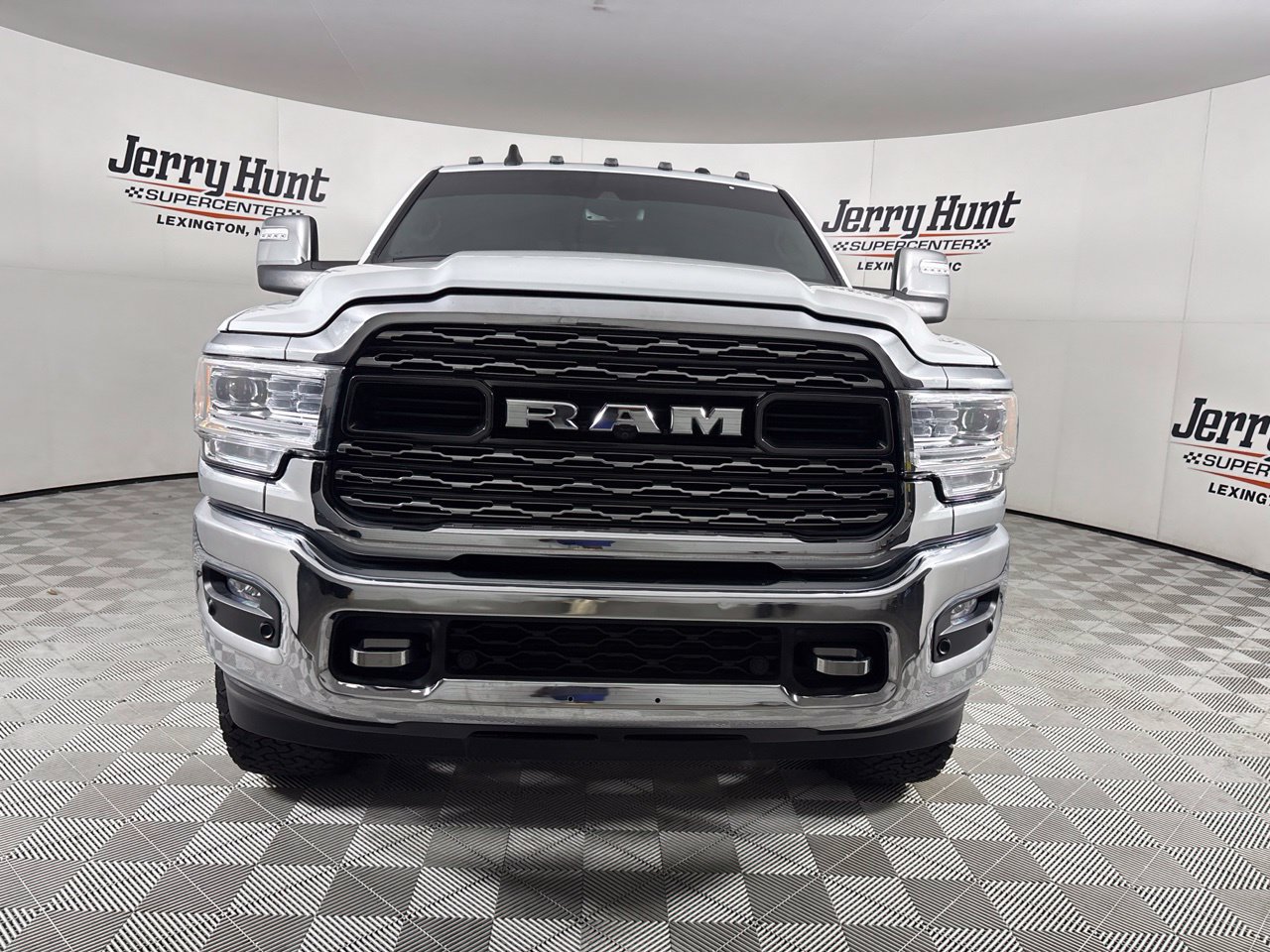 Used 2024 RAM 2500 Limited AWD/4WD image 2