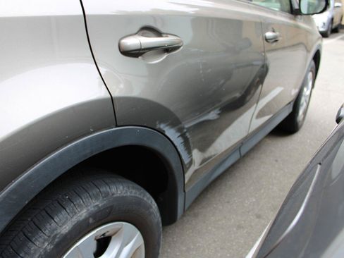 Used 2015 Toyota RAV4 LE FWD image 8