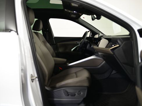 Certified 2025 Audi Q5 Premium w/ Convenience Package image 18