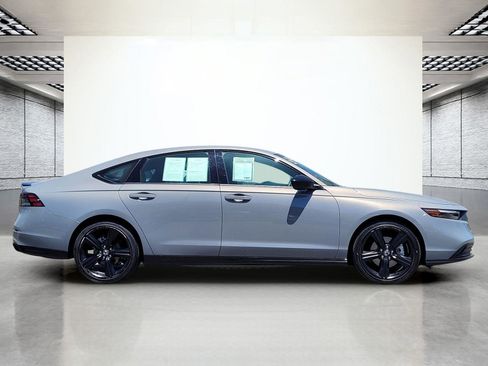 Used 2025 Honda Accord Sport image 5