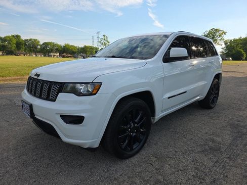 Used 2019 Jeep Grand Cherokee Altitude AWD/4WD image 2