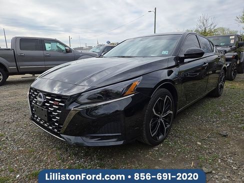 Used 2025 Nissan Altima 2.5 SR image 1