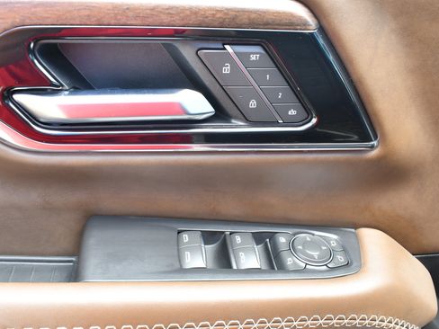 Used 2025 GMC Yukon XL Denali Ultimate image 16