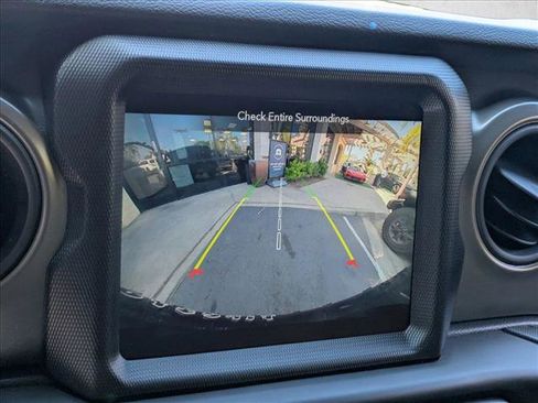 Certified 2023 Jeep Wrangler Unlimited w/ 8.4" Radio Group image 14