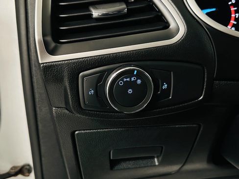 Used 2015 Ford Edge SEL image 16