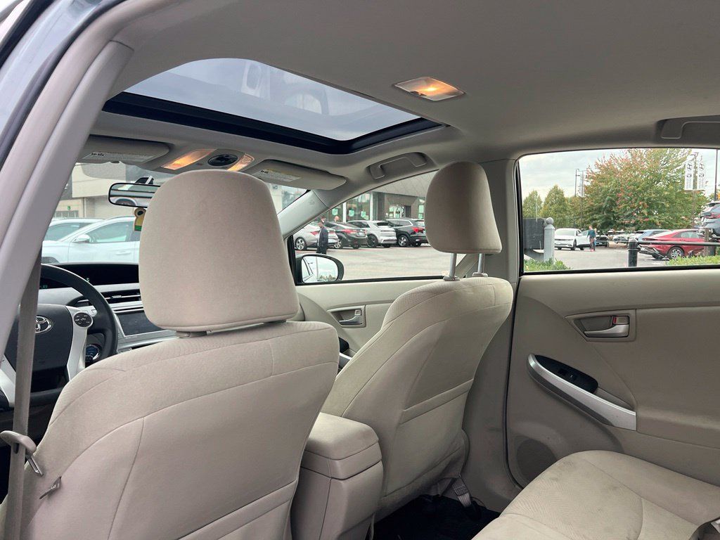 Used 2015 Toyota Prius Three w/ Solar Roof Package FWD image 9