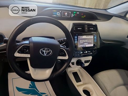 Used 2018 Toyota Prius Three image 10