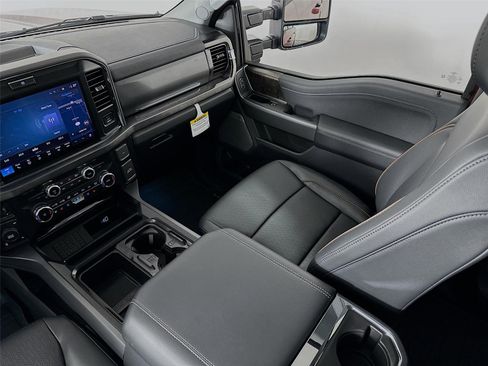 New 2026 Ford F250 Lariat w/ Black Appearance Package image 33