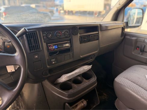 Used 2005 Chevrolet Express 2500 Extended image 15