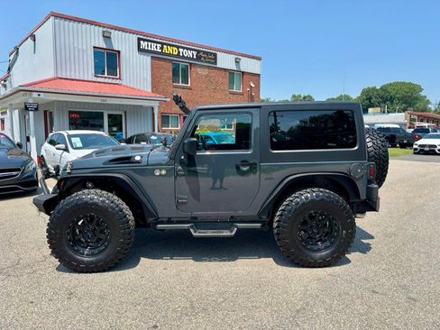 Used 2017 Jeep Wrangler Sport AWD/4WD image 5