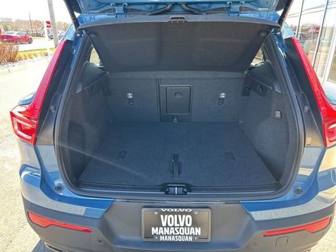 Used 2025 Volvo XC40 B5 Plus image 11