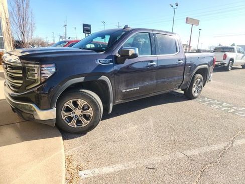 Used 2025 GMC Sierra 1500 SLT image 1