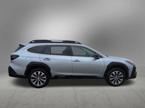 Used 2023 Subaru Outback Limited image 7