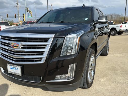 Used 2018 Cadillac Escalade Platinum image 2