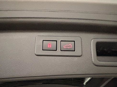 Used 2020 Subaru Forester Premium image 11