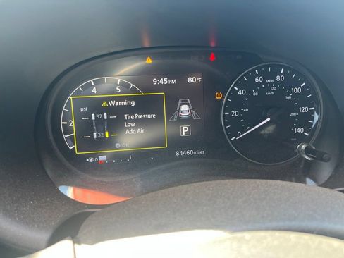 Used 2021 Nissan Kicks SV FWD image 10