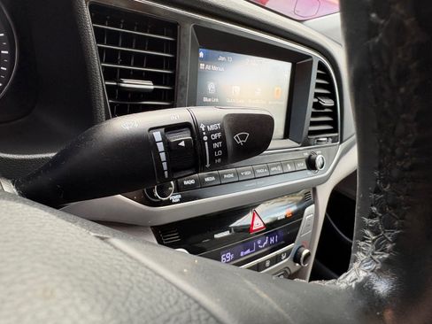 Used 2017 Hyundai Elantra Limited image 36