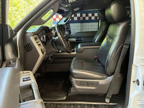 Used 2016 Ford F250 Lariat w/ Lariat Interior Package AWD/4WD image 9