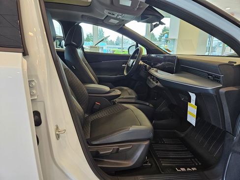 New 2026 Nissan Leaf Platinum+ w/ Cargo Package (Platinum+) image 25