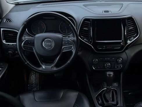 Used 2019 Jeep Cherokee Limited image 32