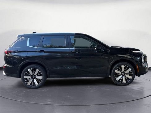 New 2026 Mitsubishi Outlander SE image 6