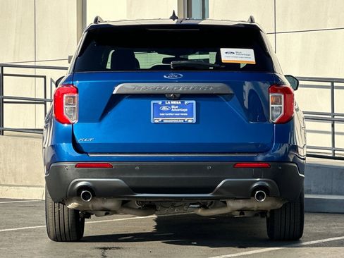 Certified 2022 Ford Explorer XLT w/ Equipment Group 202A image 4