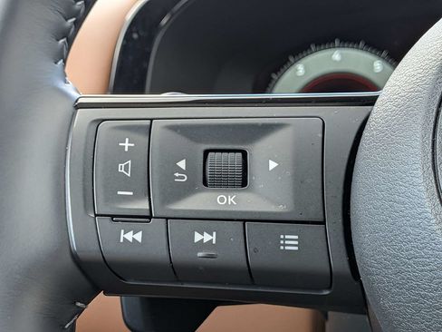 Used 2025 Nissan Pathfinder Platinum AWD/4WD image 32
