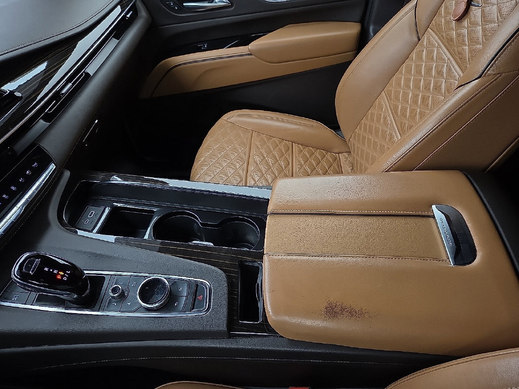 Used 2021 Cadillac Escalade Premium Luxury w/ LPO, Floor Liner Package AWD/4WD image 23