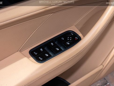 Used 2019 Porsche Panamera RWD image 27