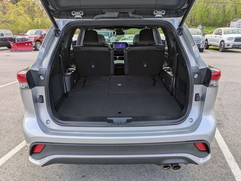 Used 2023 Toyota Highlander XSE AWD/4WD image 21