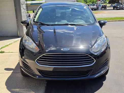 Used 2015 Ford Fiesta SE FWD image 2