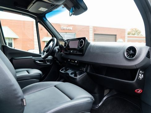 Used 2022 Mercedes-Benz Sprinter 2500 image 29