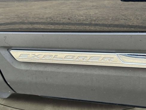 Used 2018 Ford Explorer Limited w/ Equipment Group 301A AWD/4WD image 42