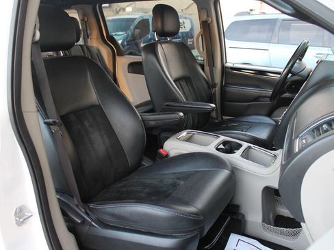 Used 2017 Dodge Grand Caravan SXT FWD image 35