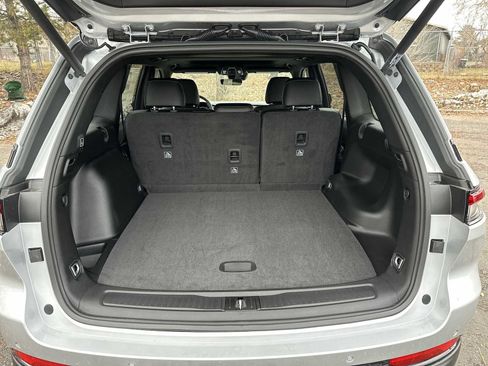 New 2025 Jeep Grand Cherokee Altitude image 19