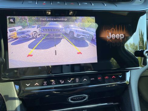 New 2027 Jeep Grand Cherokee L Limited AWD/4WD image 12