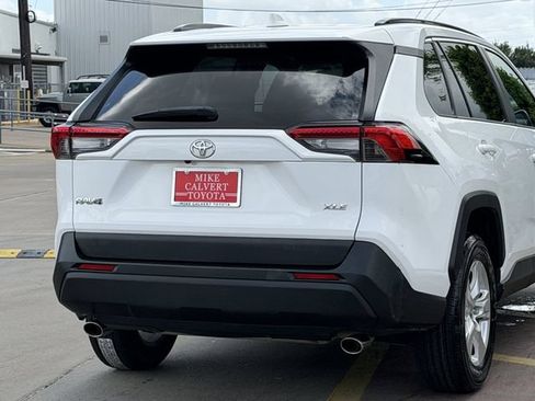 Used 2021 Toyota RAV4 XLE FWD image 7