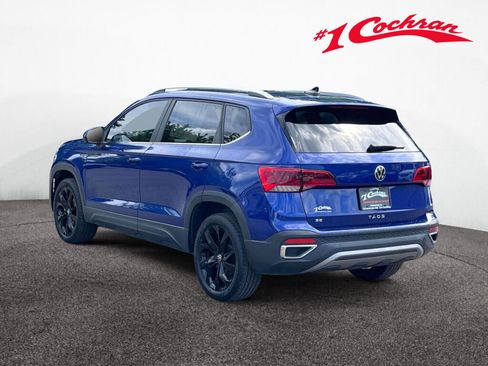 Used 2022 Volkswagen Taos SE w/ Panoramic Sunroof Package FWD image 9