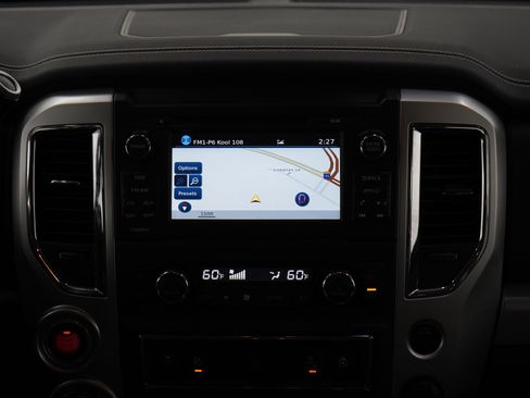 Used 2017 Nissan Titan PRO-4X w/ Pro-4x Convenience Package AWD/4WD image 15